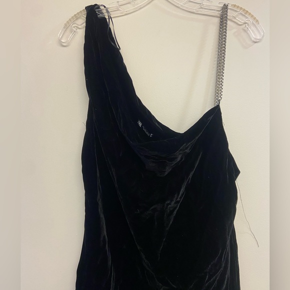 Zara Black Velvet Dress with Chain Stap - Picture 5 of 6